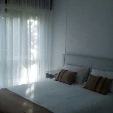 Precioso, Luminoso Y Comodo Appartamento
